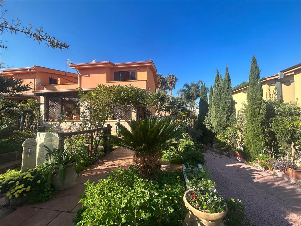 Villa con giardino in via santoro, Altavilla Milicia
