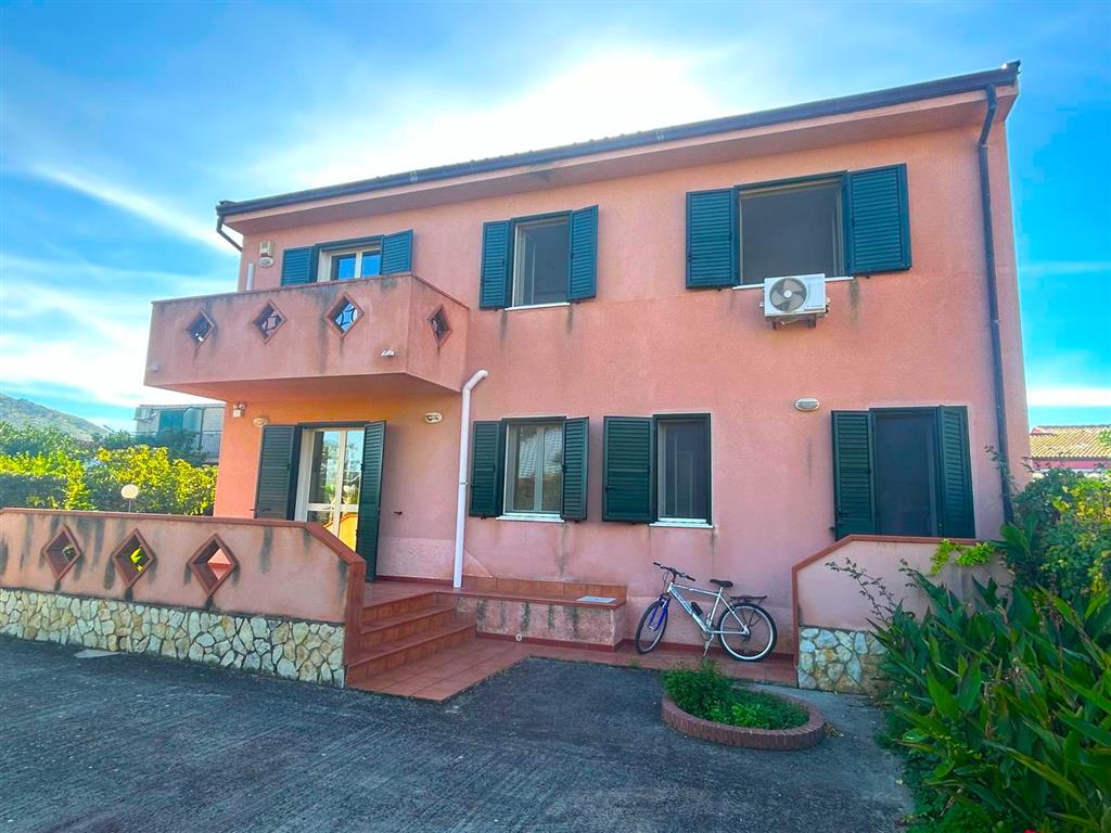 Villa con giardino in gorgo lungo, Lascari