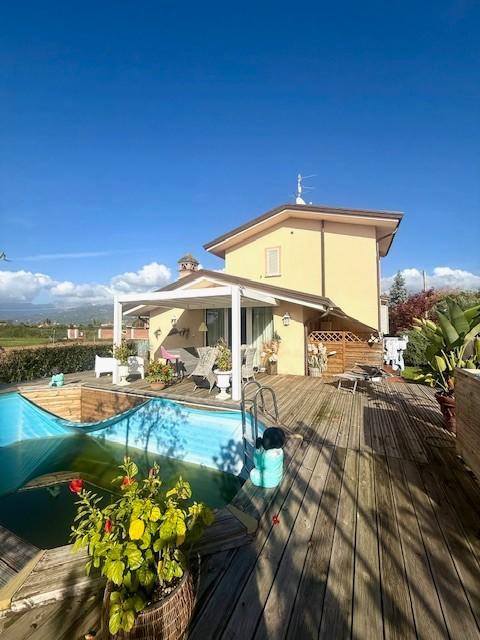 Villa con giardino, Camaiore lido di