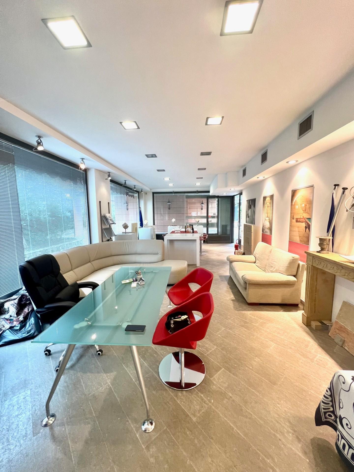 Negozio in vendita, Pietrasanta centro