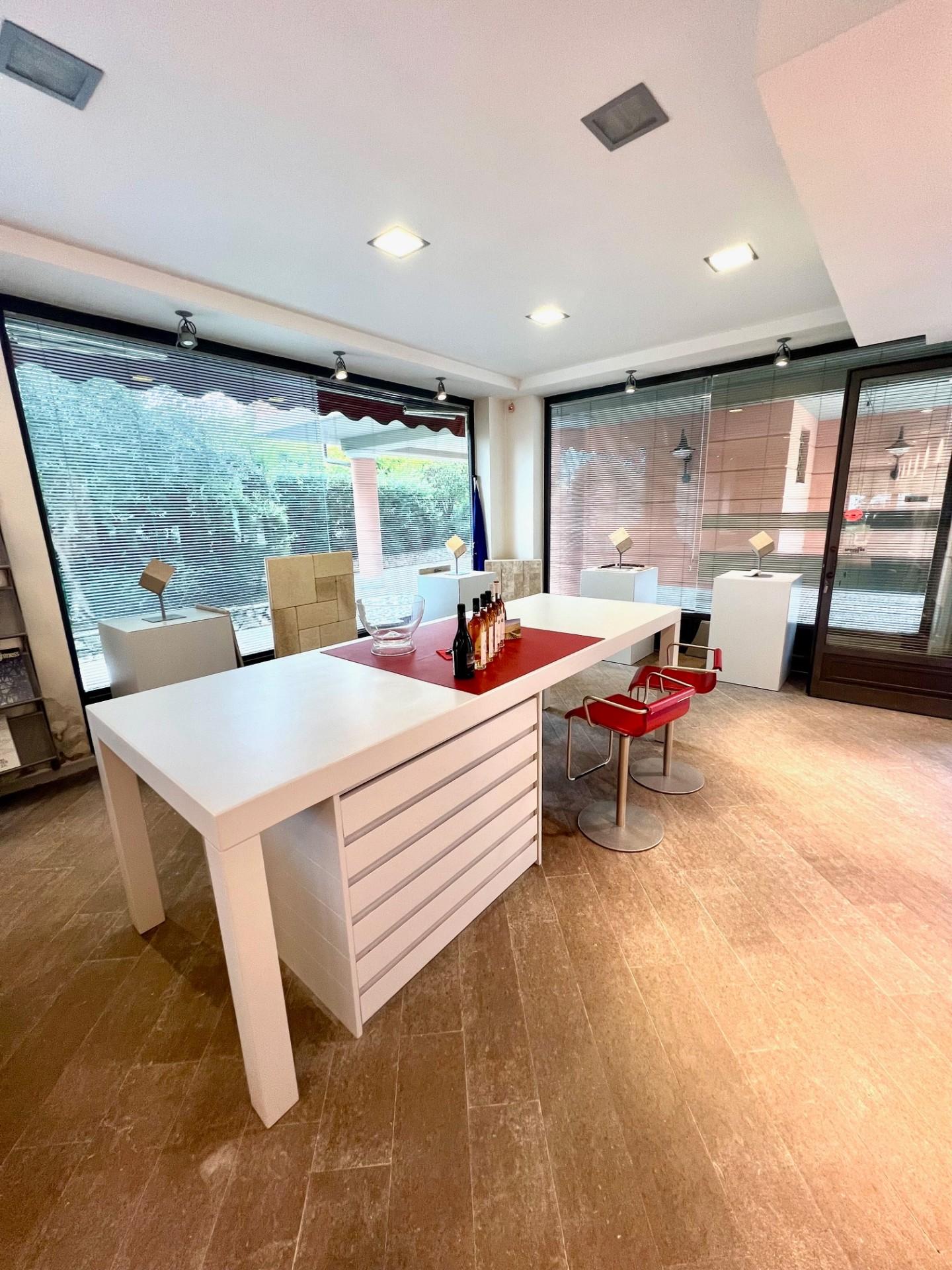 Negozio in vendita, Pietrasanta centro