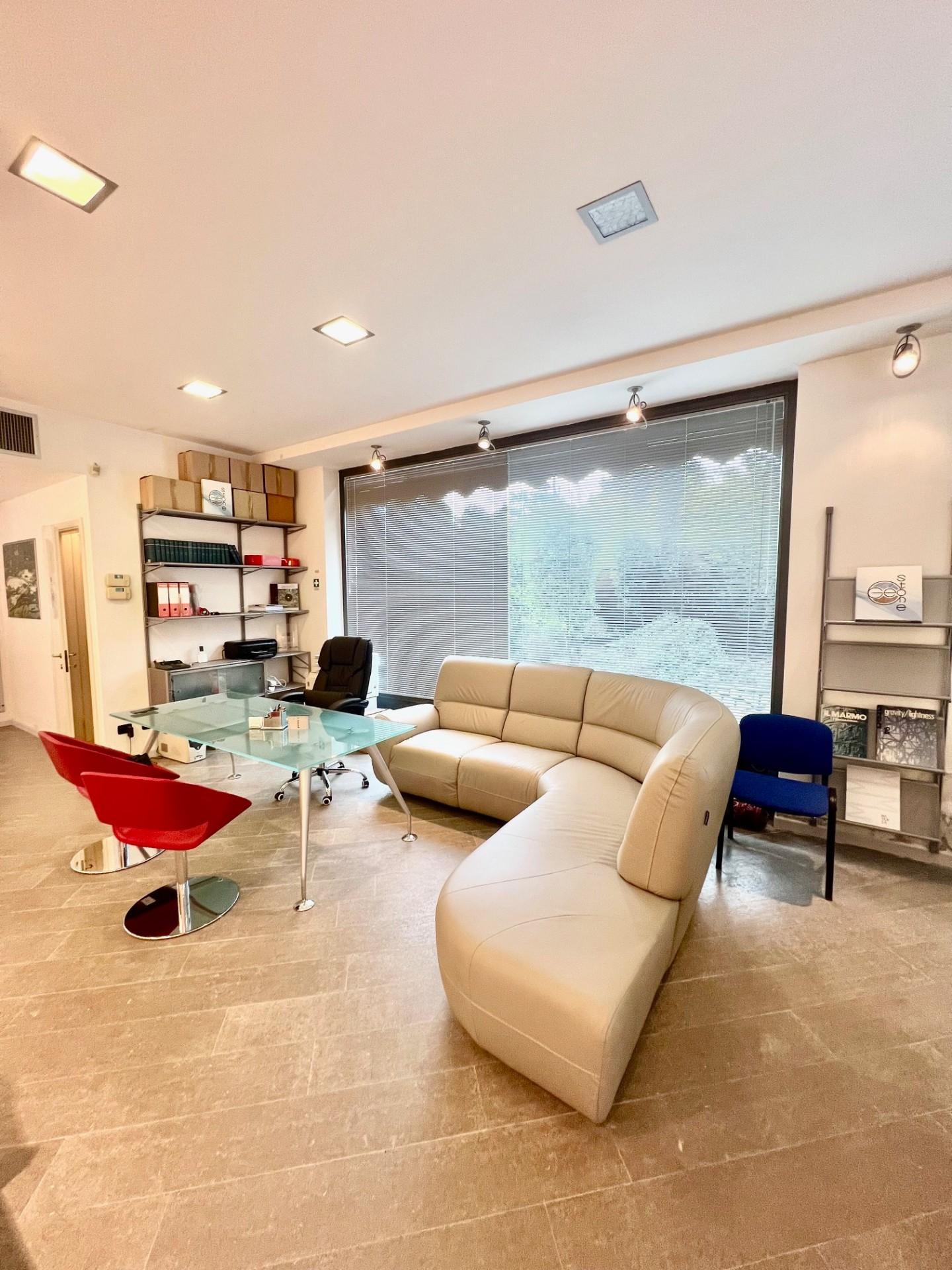 Negozio in vendita, Pietrasanta centro