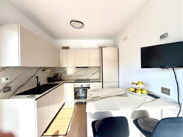 Quadrilocale con terrazzi, Camaiore lido di