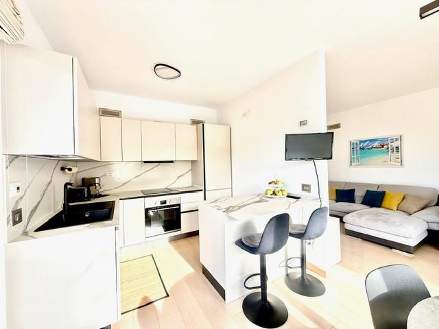 Quadrilocale con terrazzi, Camaiore lido di