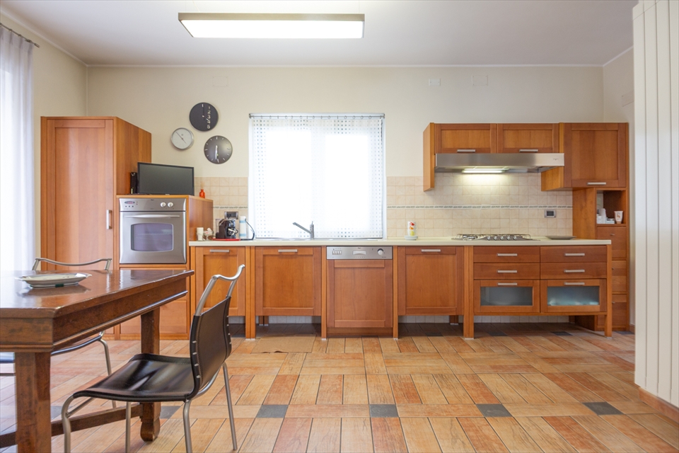 Villa con giardino in via circonvallazione 35, Montecilfone