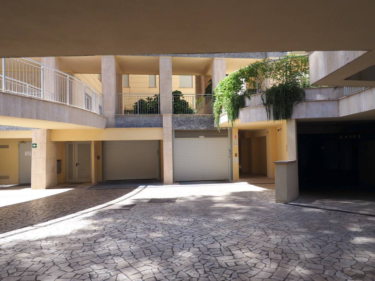 Posto auto coperto in affitto a Roma, Aventino