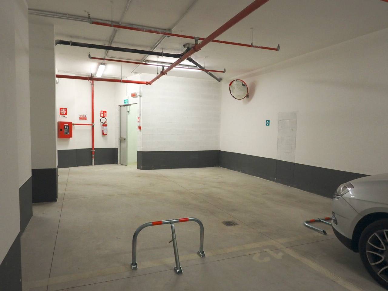 Posto auto coperto in affitto a Roma, Aventino