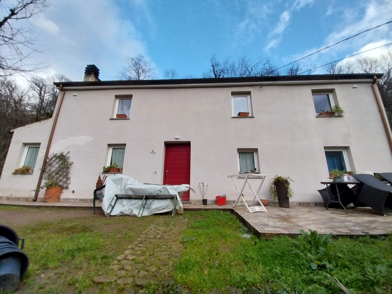 Casa indipendente con giardino a Seravezza