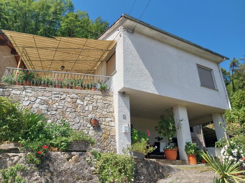 Casa indipendente con giardino a Camaiore
