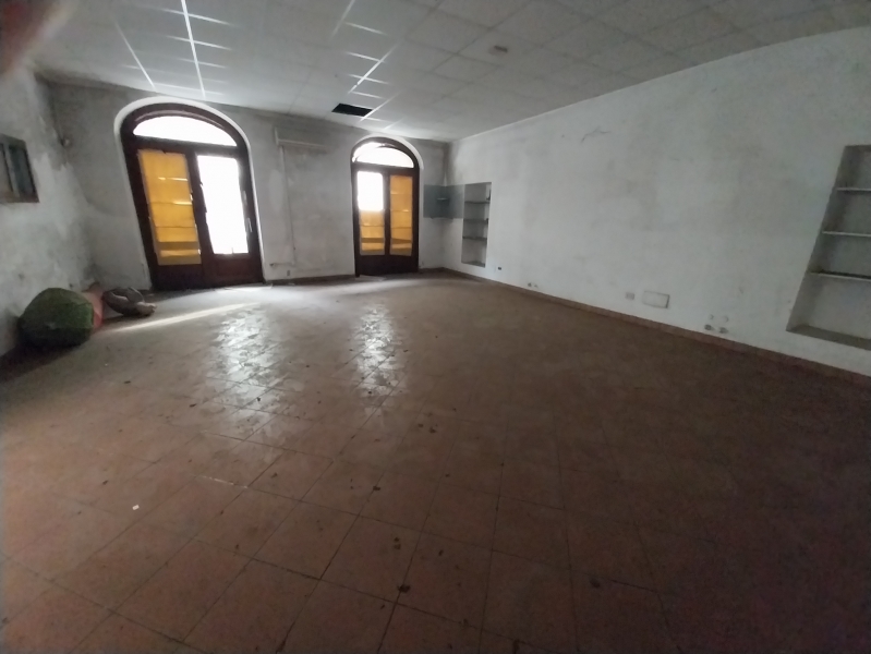 Locale commerciale in affitto a Camaiore