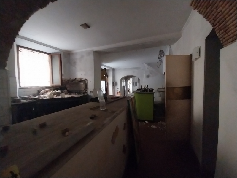 Locale commerciale in affitto a Camaiore