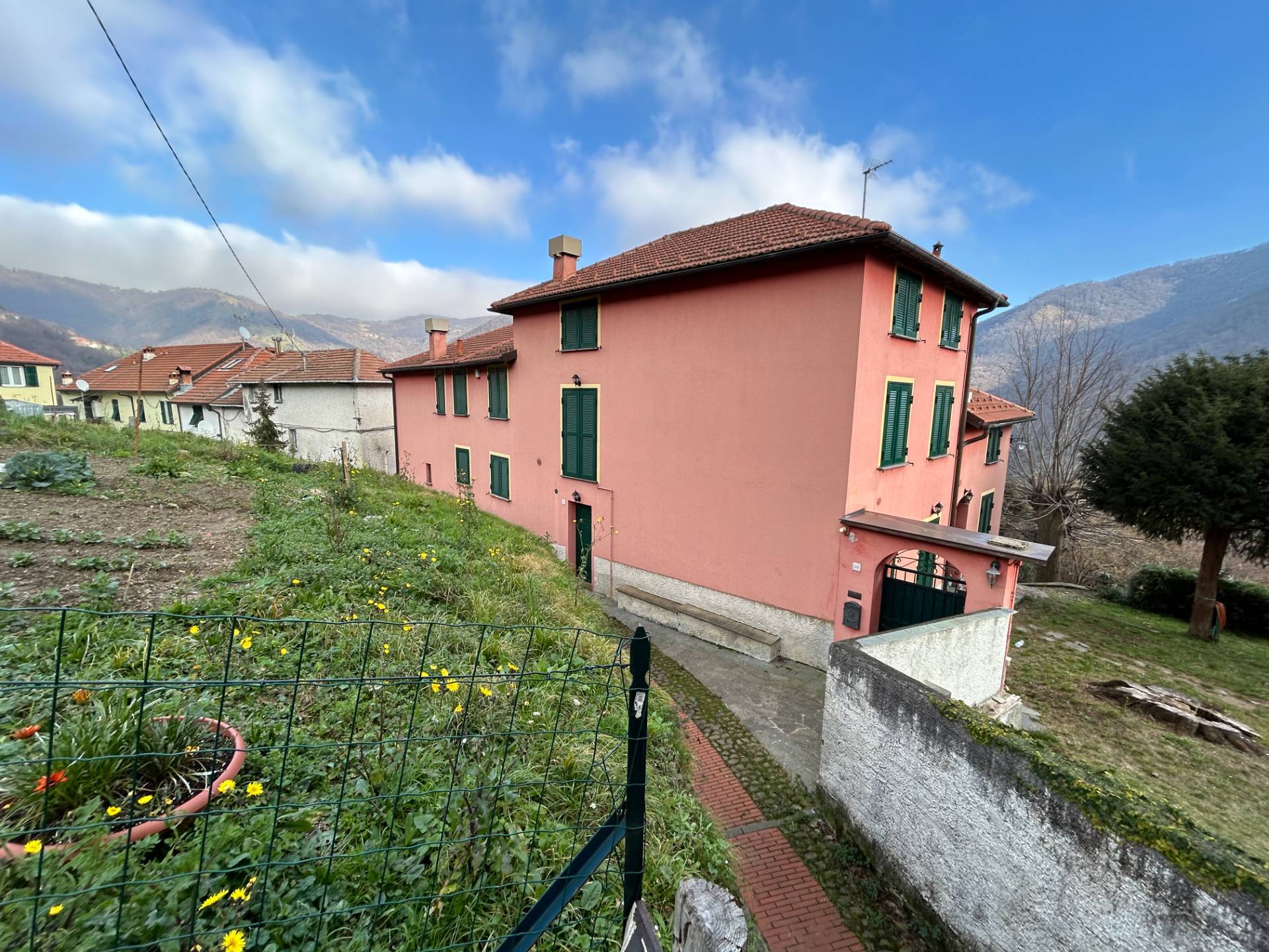 Appartamento in vendita a Serra Ricc, Valleregia