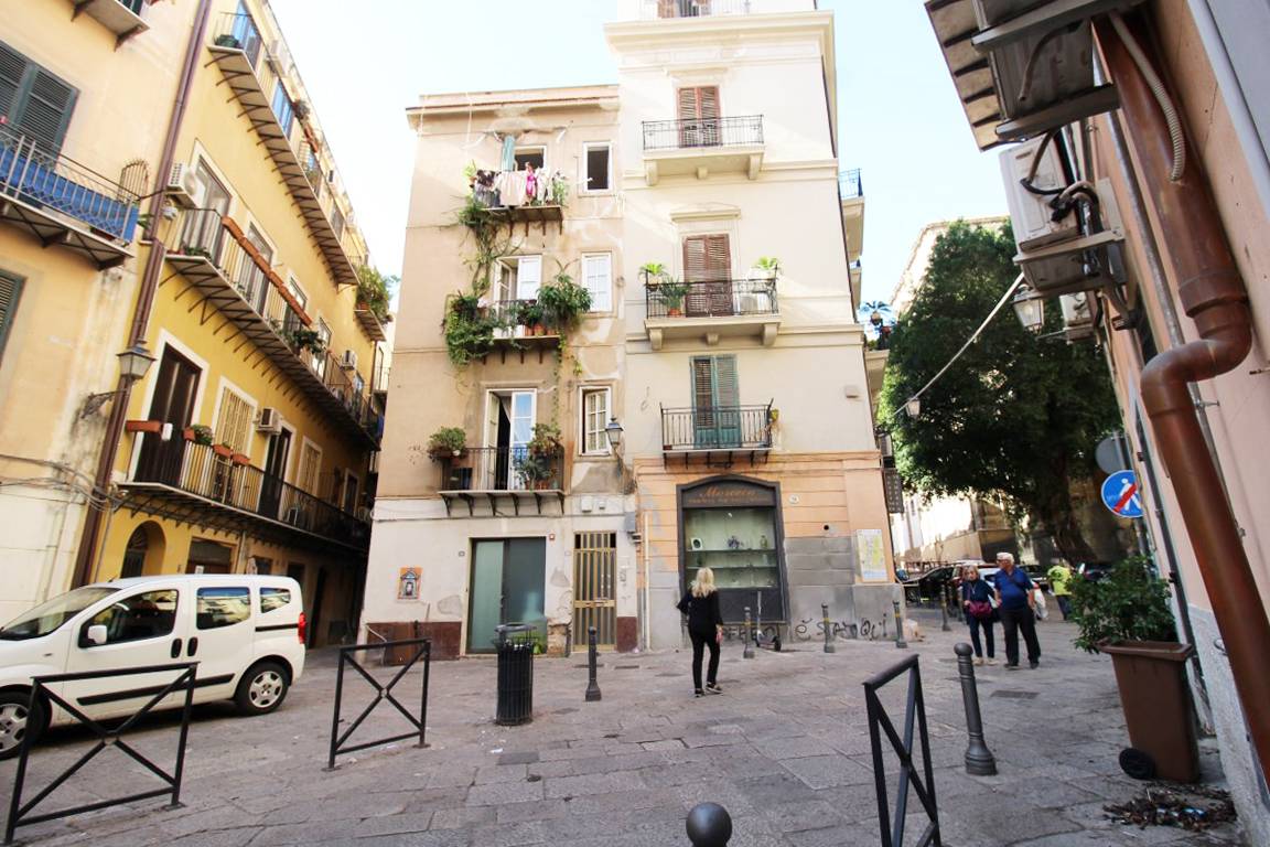 Locale commerciale da ristrutturare a Palermo