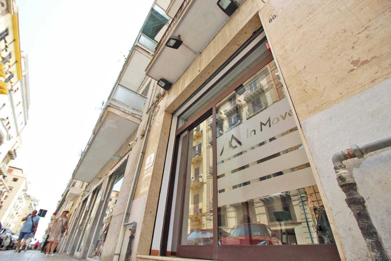Locale commerciale in vendita a Palermo, Politeama
