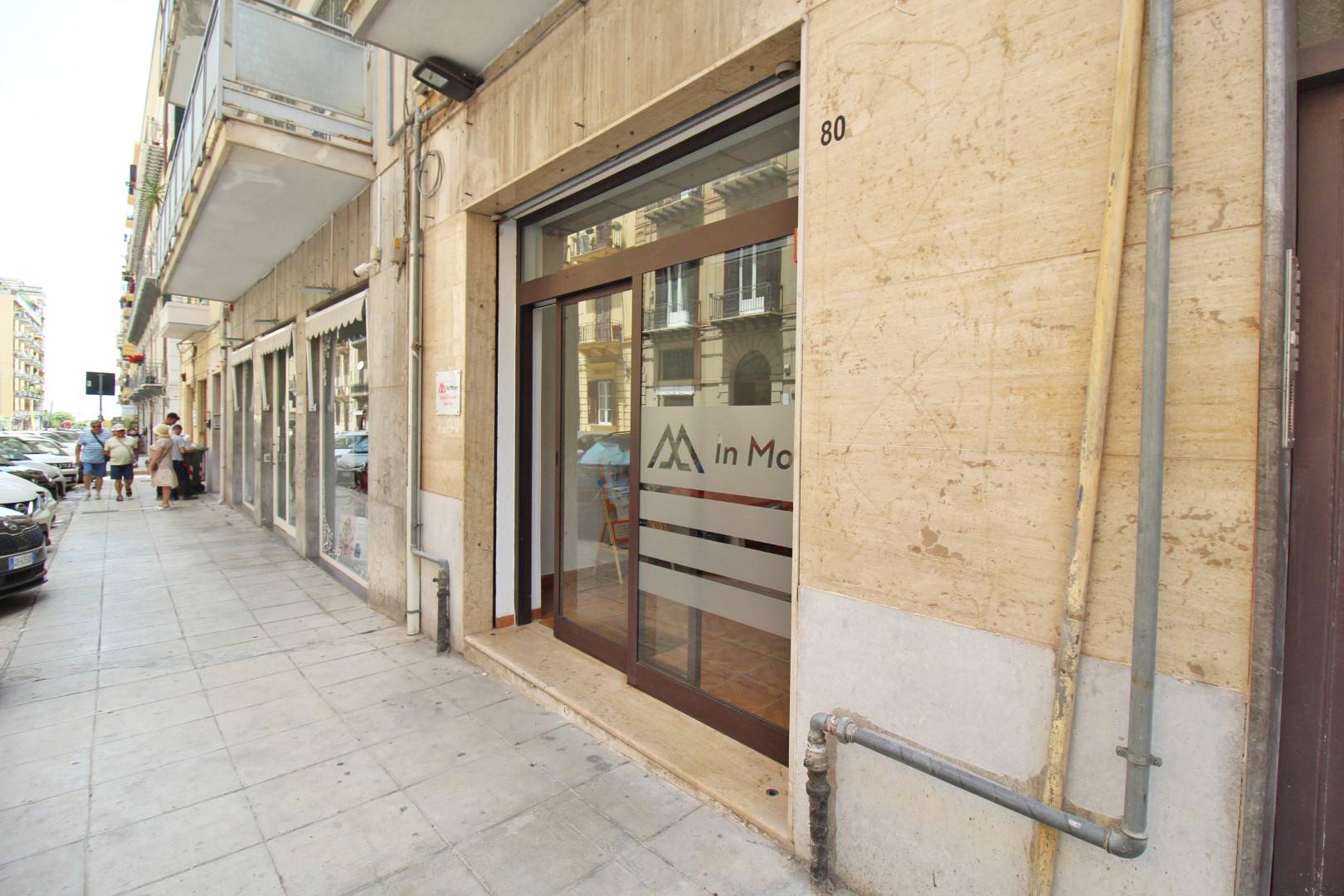 Locale commerciale in vendita a Palermo, Politeama