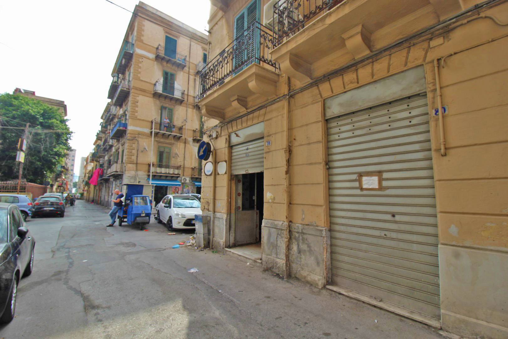 Locale commerciale in vendita a Palermo, Politeama