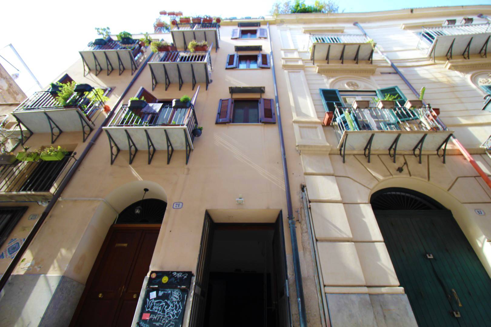 Locale commerciale in vendita a Palermo, Centro storico