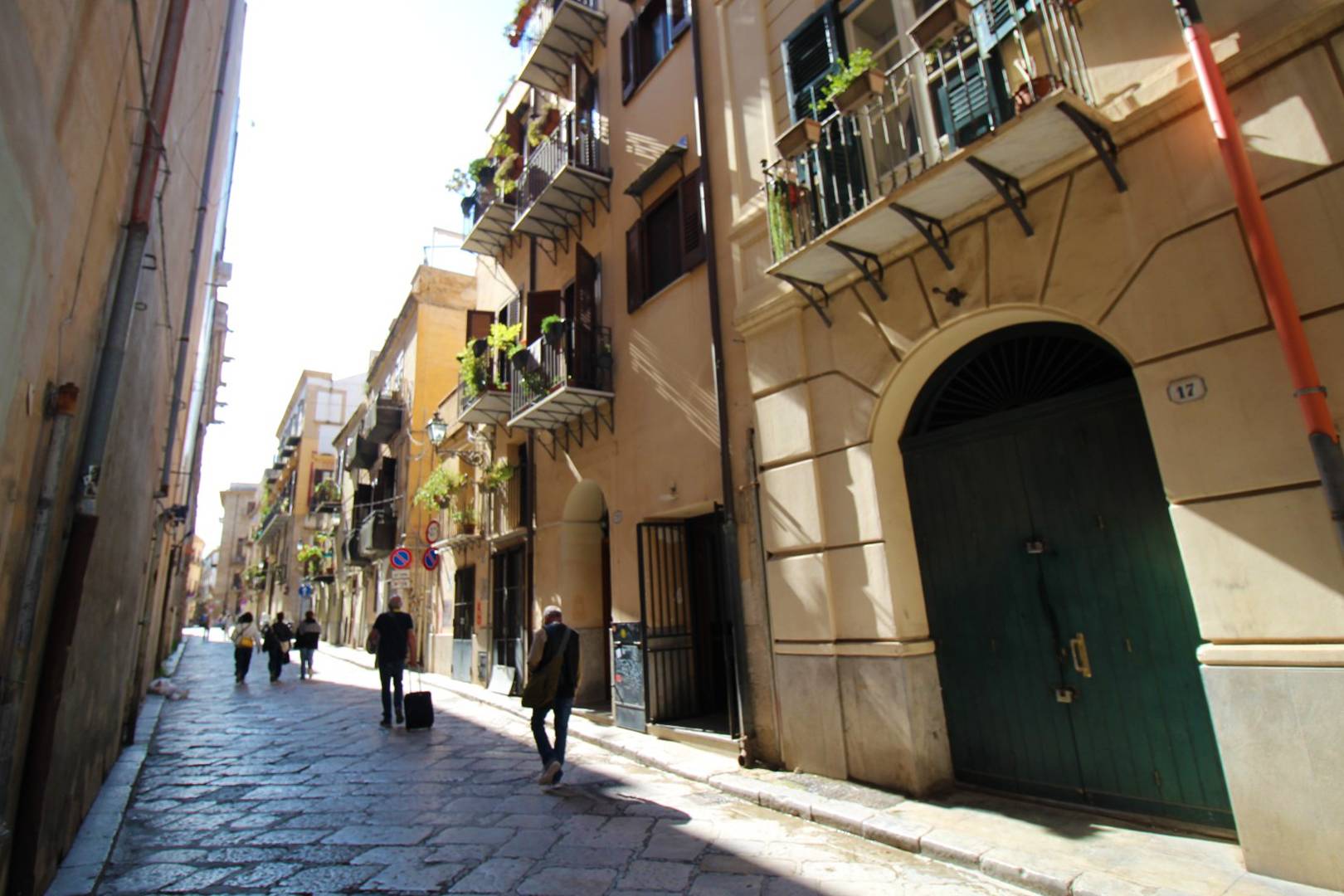 Locale commerciale in vendita a Palermo, Centro storico