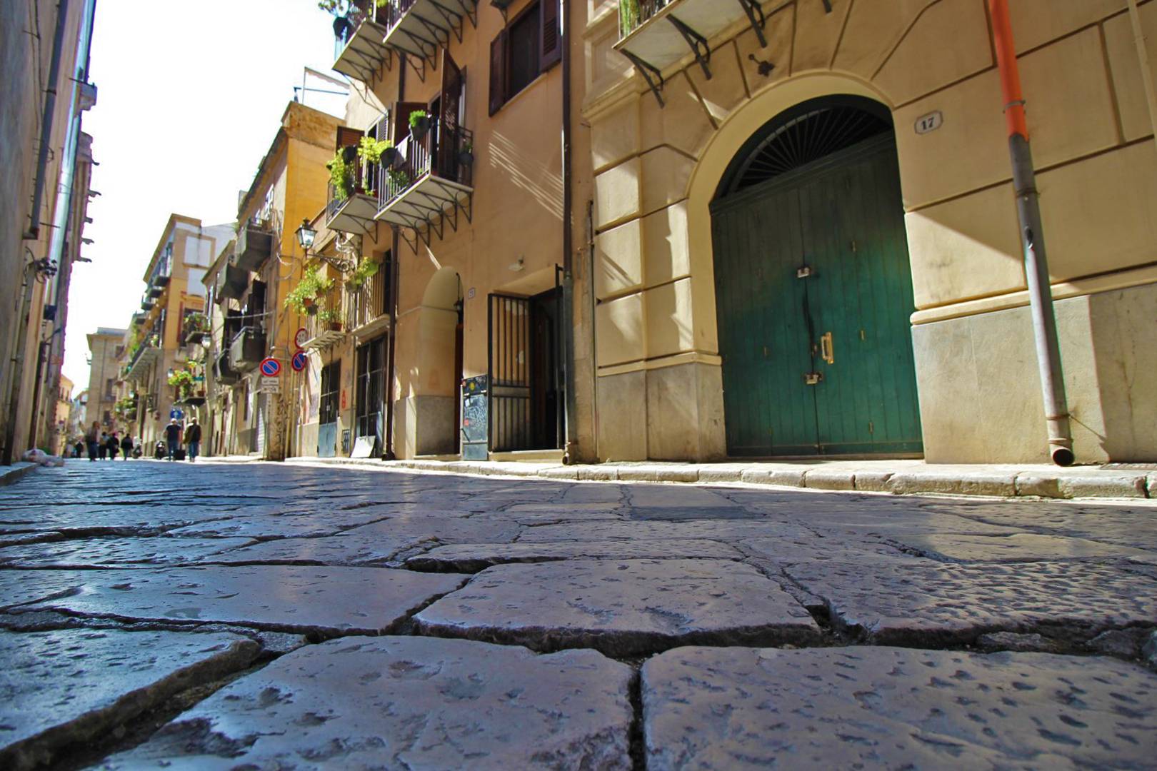 Locale commerciale in vendita a Palermo, Centro storico