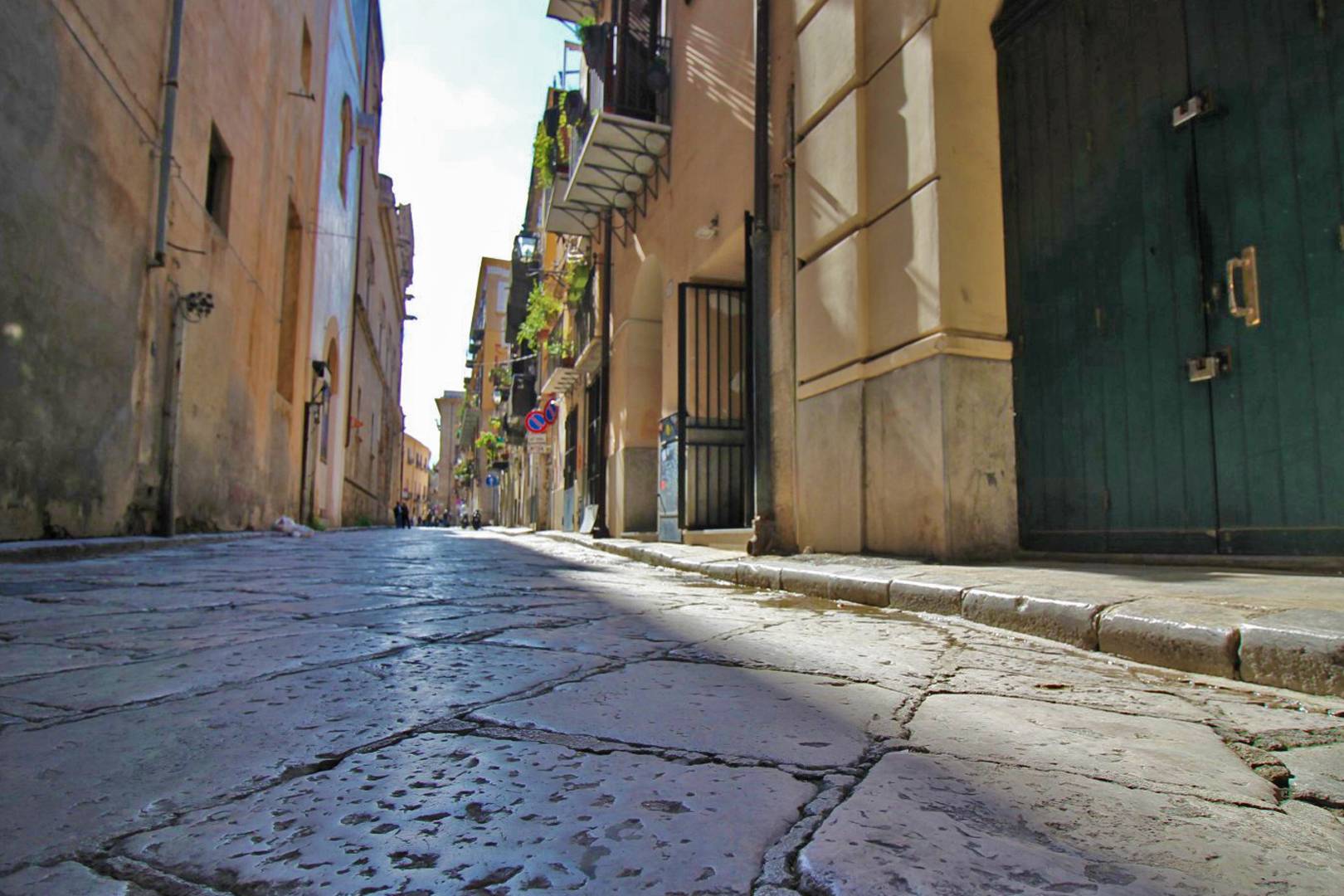 Locale commerciale in vendita a Palermo, Centro storico