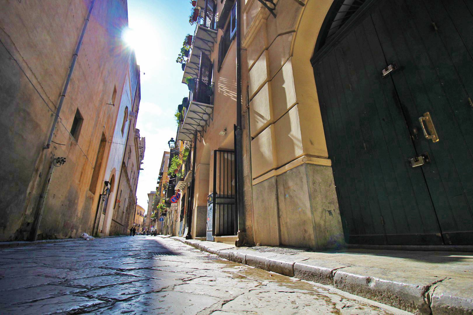 Locale commerciale in vendita a Palermo, Centro storico