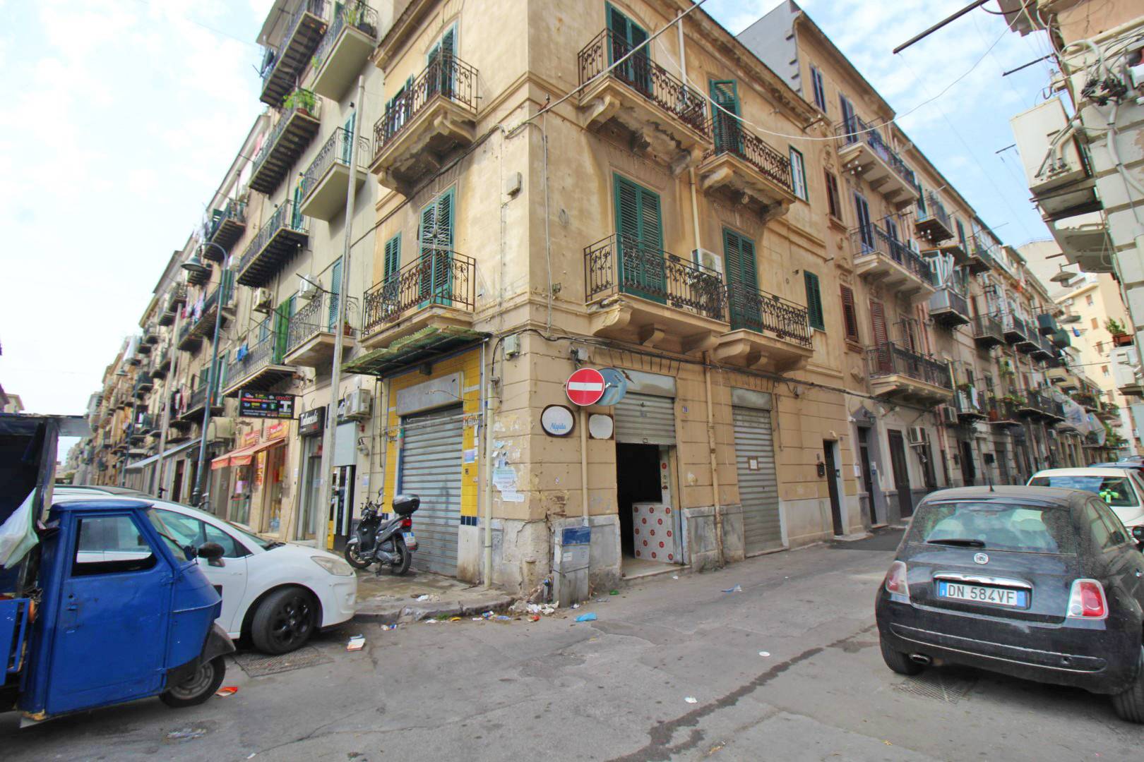 Locale commerciale in vendita a Palermo, Politeama