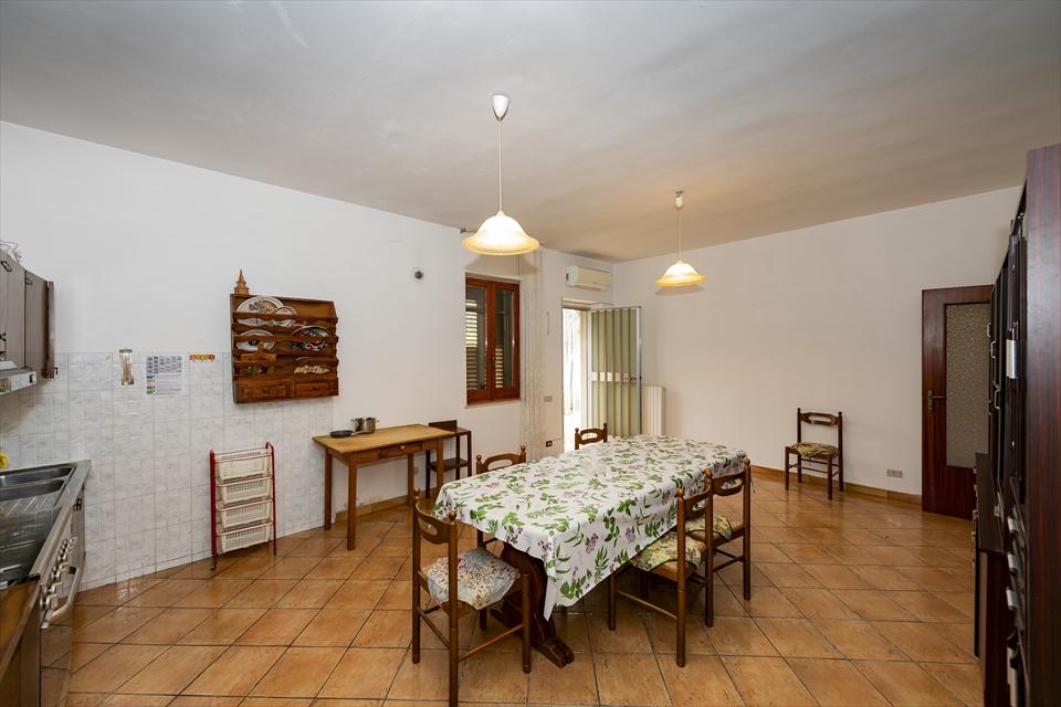 Villa con giardino in contrada fanese 2, Bucchianico