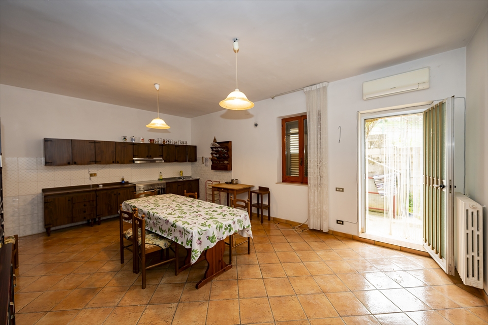 Villa con giardino in contrada fanese 2, Bucchianico