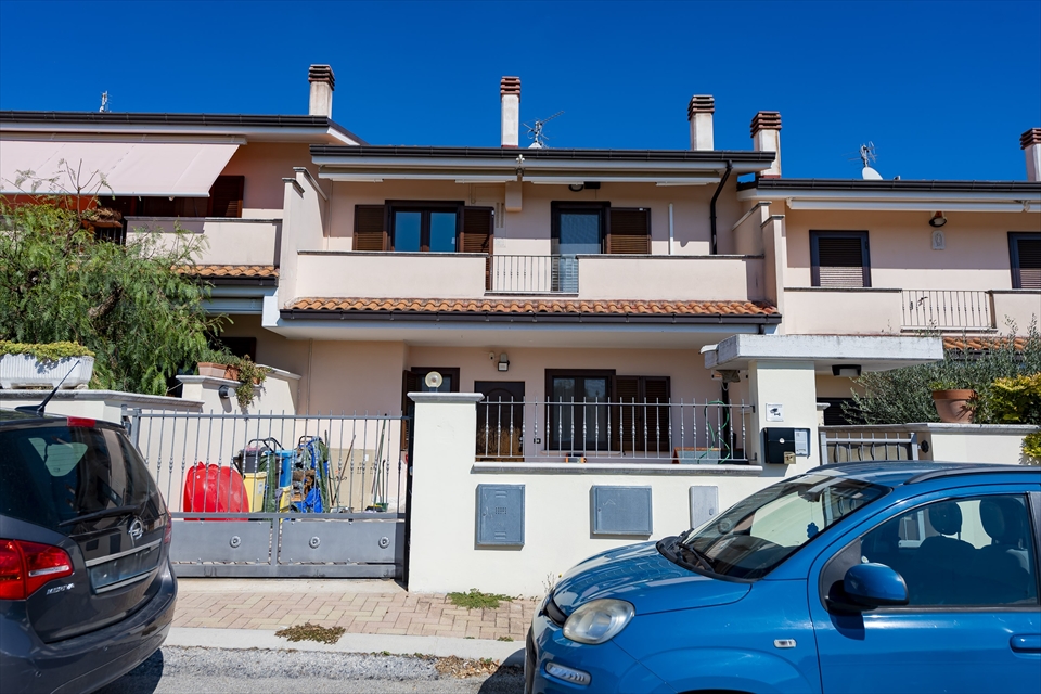 Villa con giardino in via delle betulle 14, Rosciano