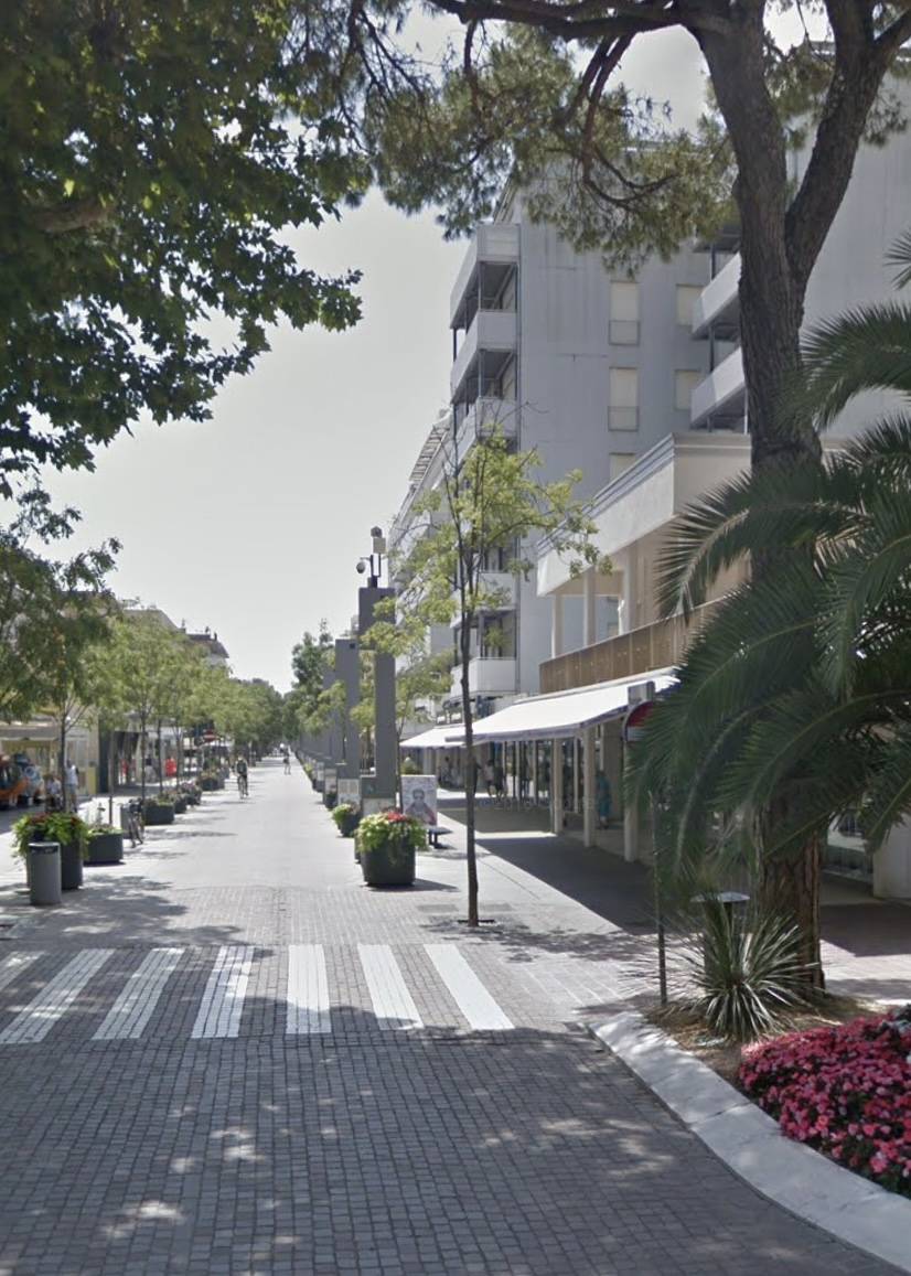 Locale commerciale in vendita a Lignano Sabbiadoro