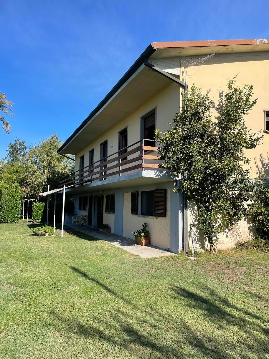 Villa con giardino, Forte dei Marmi vittoria apuana