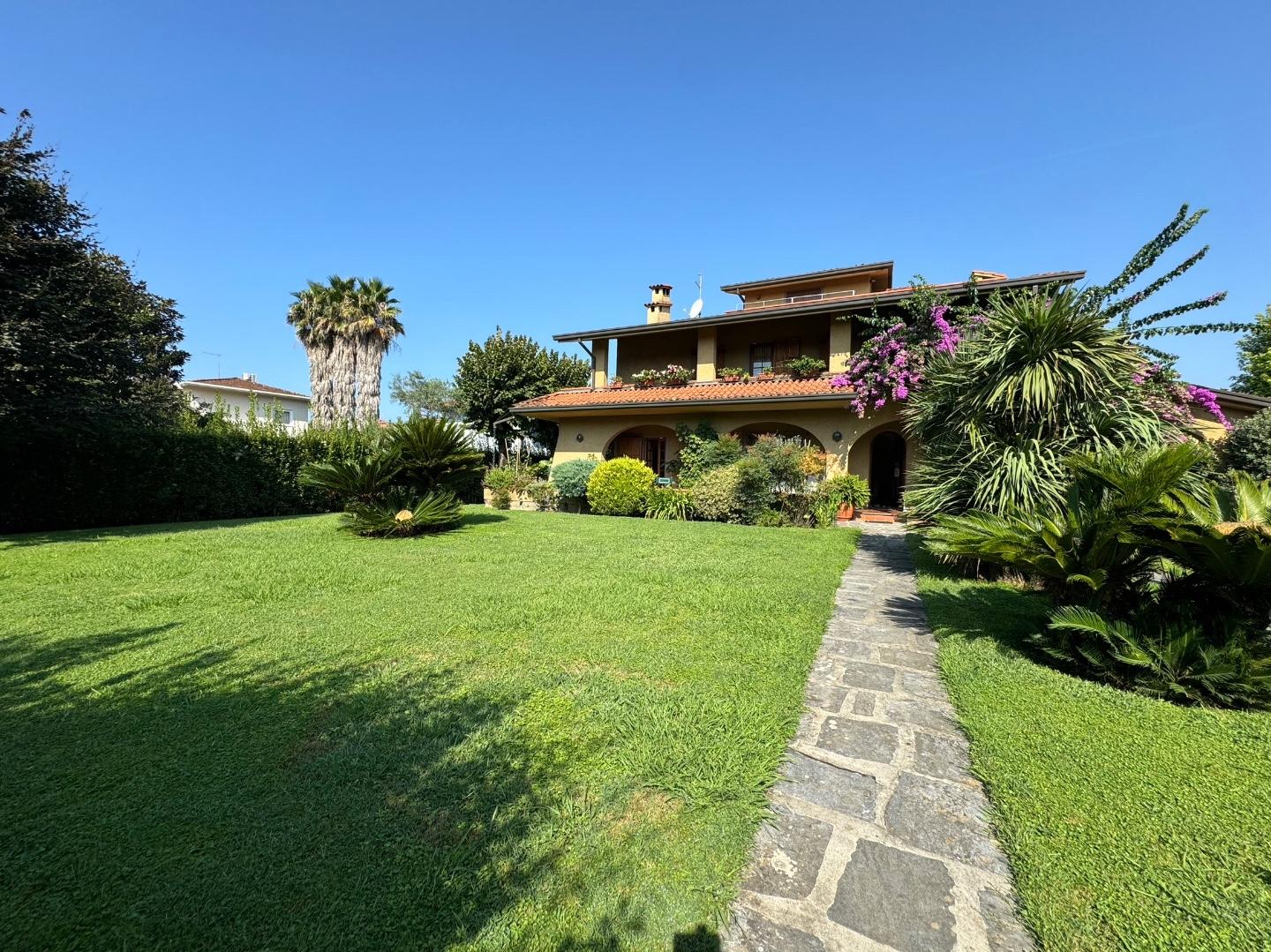 Villa in vendita, Forte dei Marmi vittoria apuana