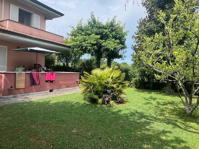 Villa Bifamiliare in vendita, Massa marina di