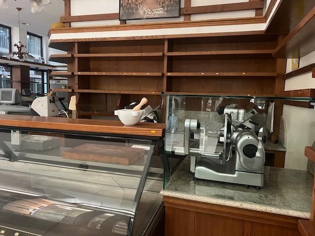 Locale commerciale in vendita, Massa centro