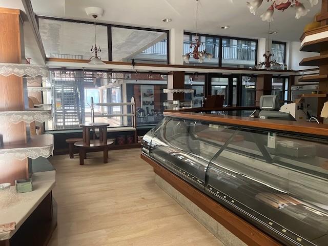 Locale commerciale in vendita, Massa centro