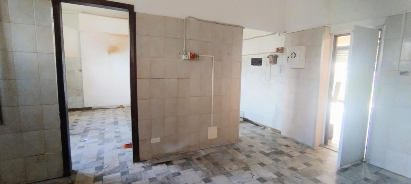 Locale commerciale da ristrutturare a Massa