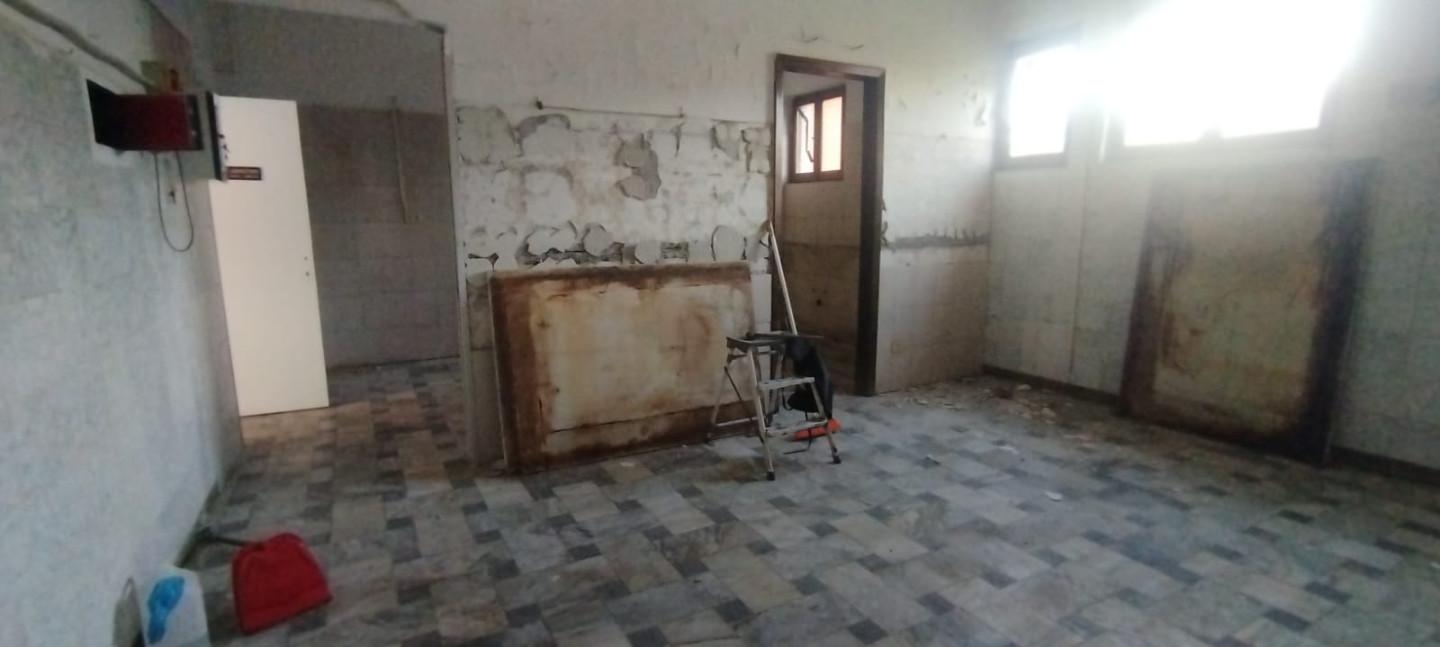 Locale commerciale da ristrutturare a Massa