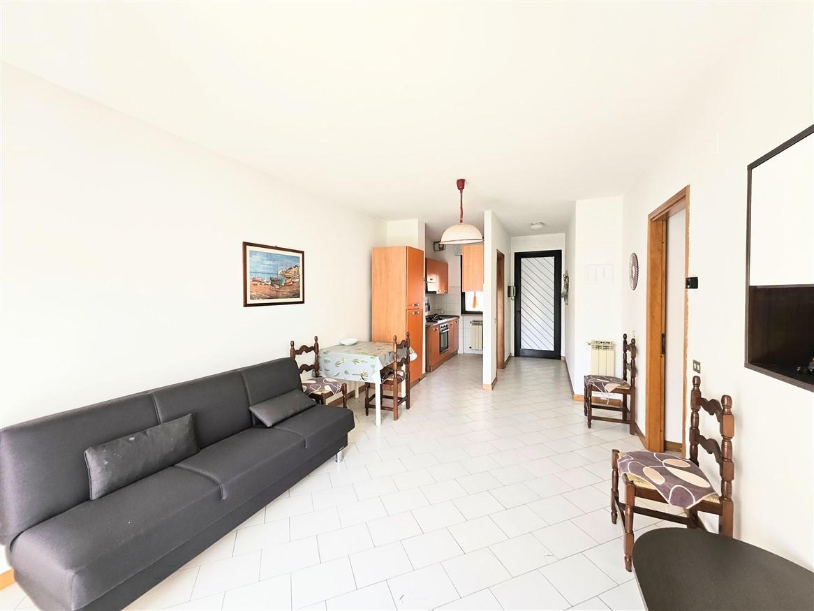 Quadrilocale con terrazzo, Massa ronchi