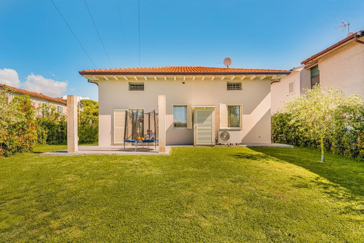 Casa indipendente in vendita a Massa