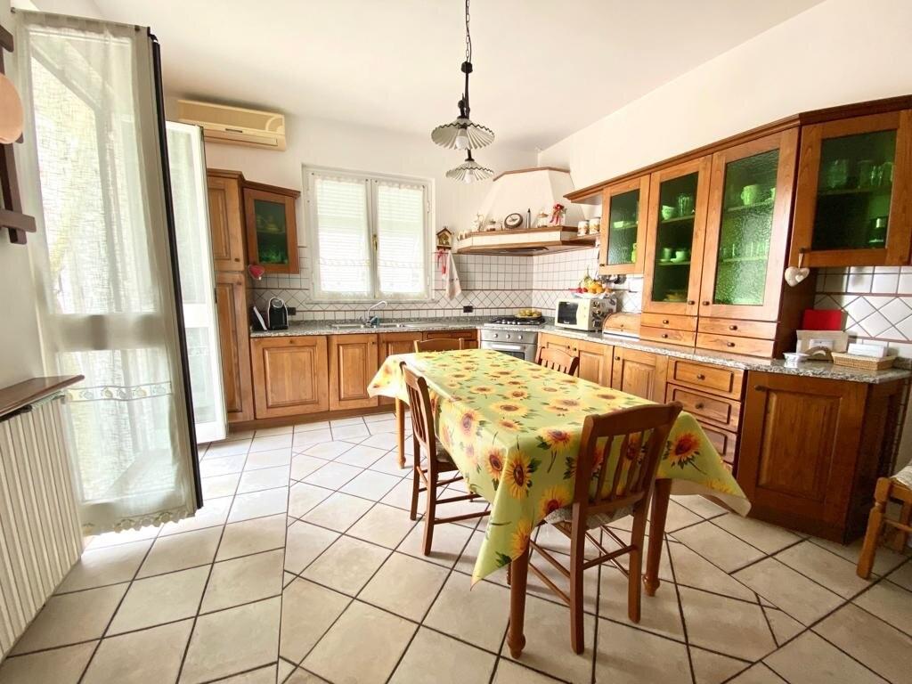 Casa indipendente con giardino a Massa