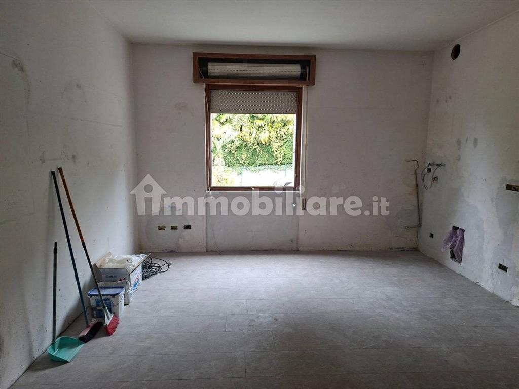 Appartamento ristrutturato a Laveno-Mombello
