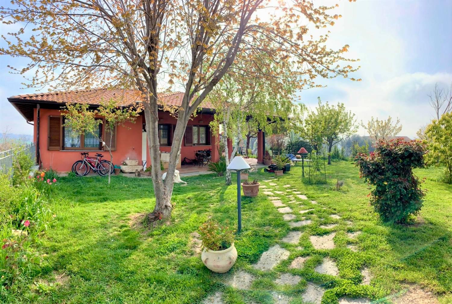 Casa indipendente con giardino a Montemarciano