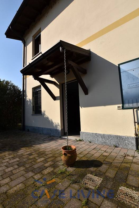 Casa semi indipendente in vendita a Lacchiarella