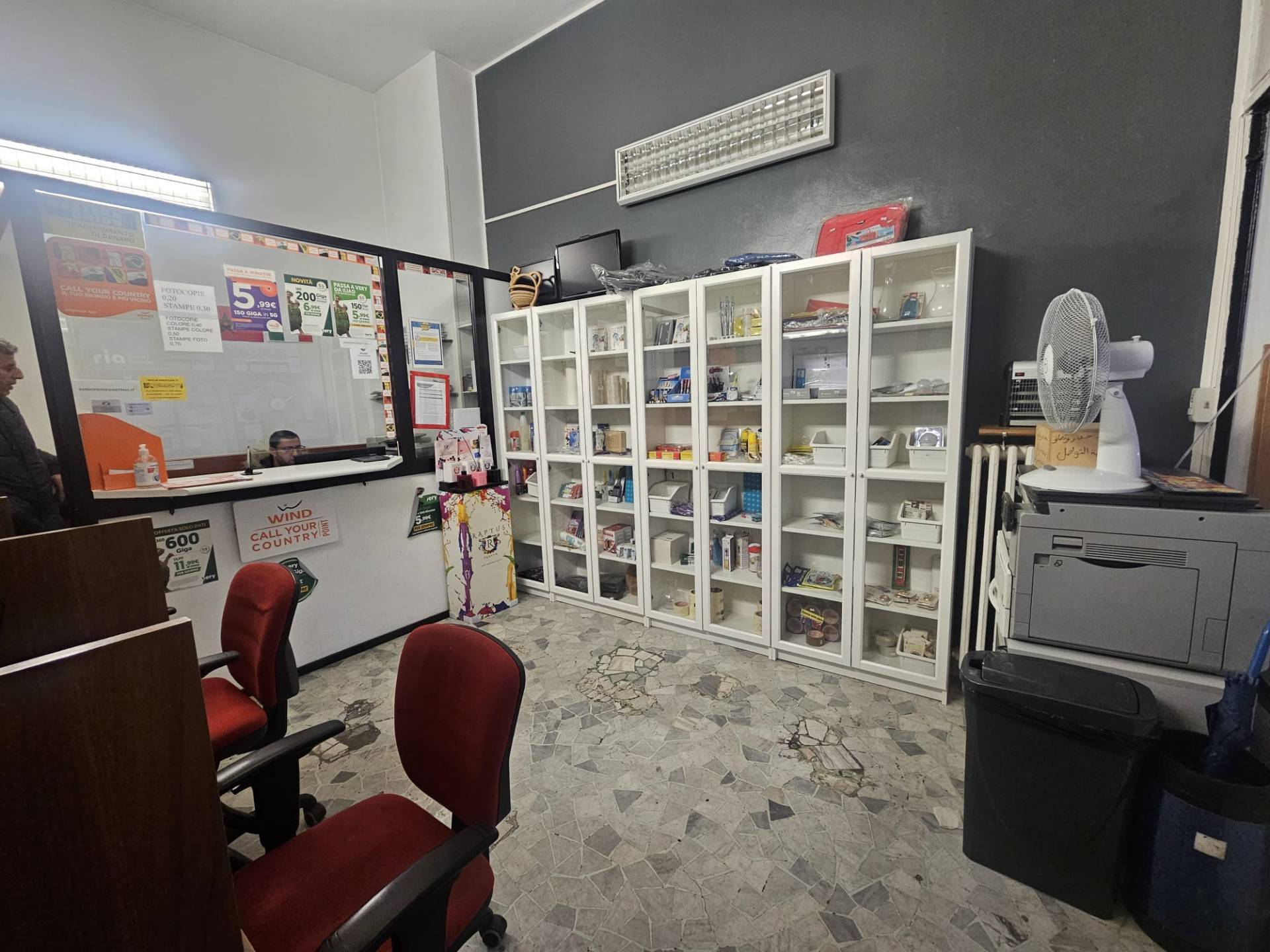 Locale commerciale in affitto a Milano, Famagosta