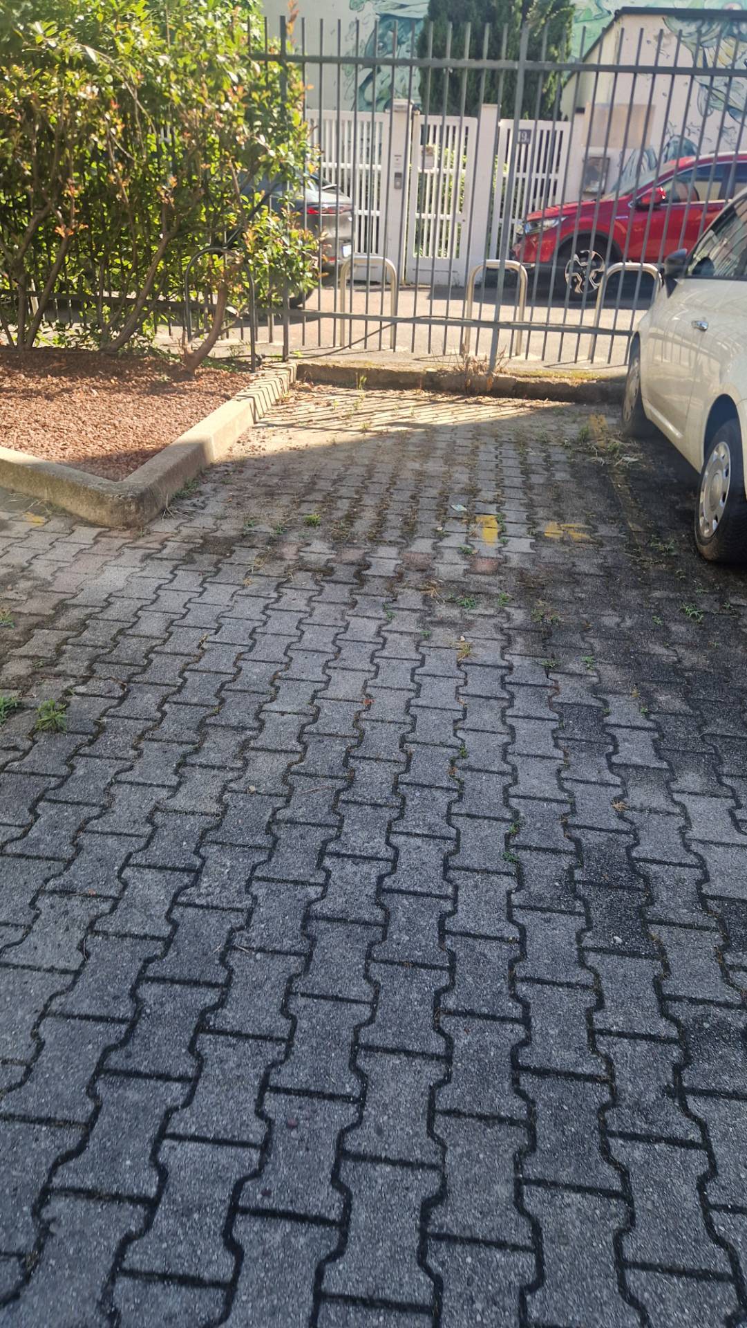 Posto auto scoperto in vendita a Milano, P.ta Genova
