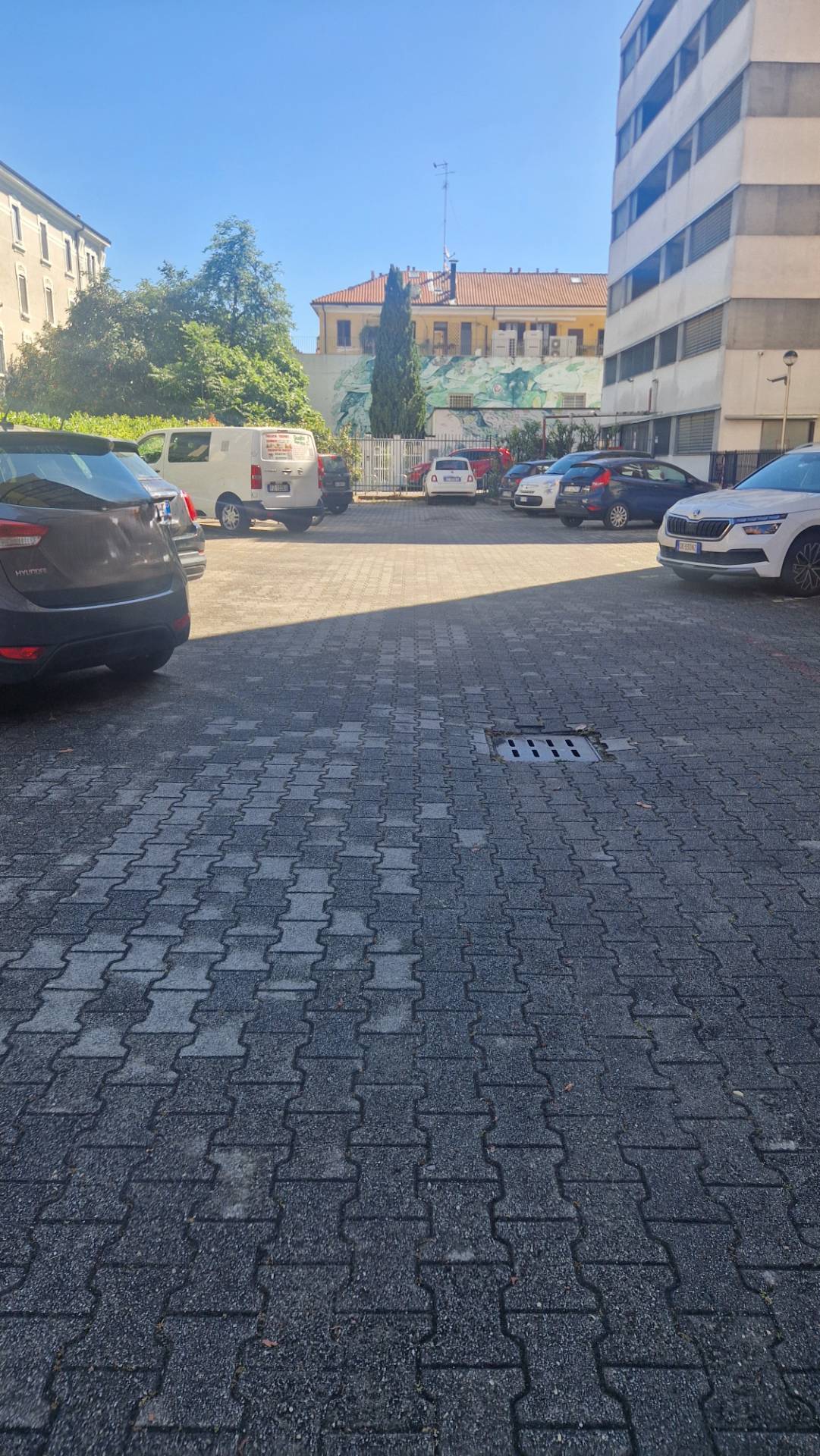 Posto auto scoperto in vendita a Milano, P.ta Genova
