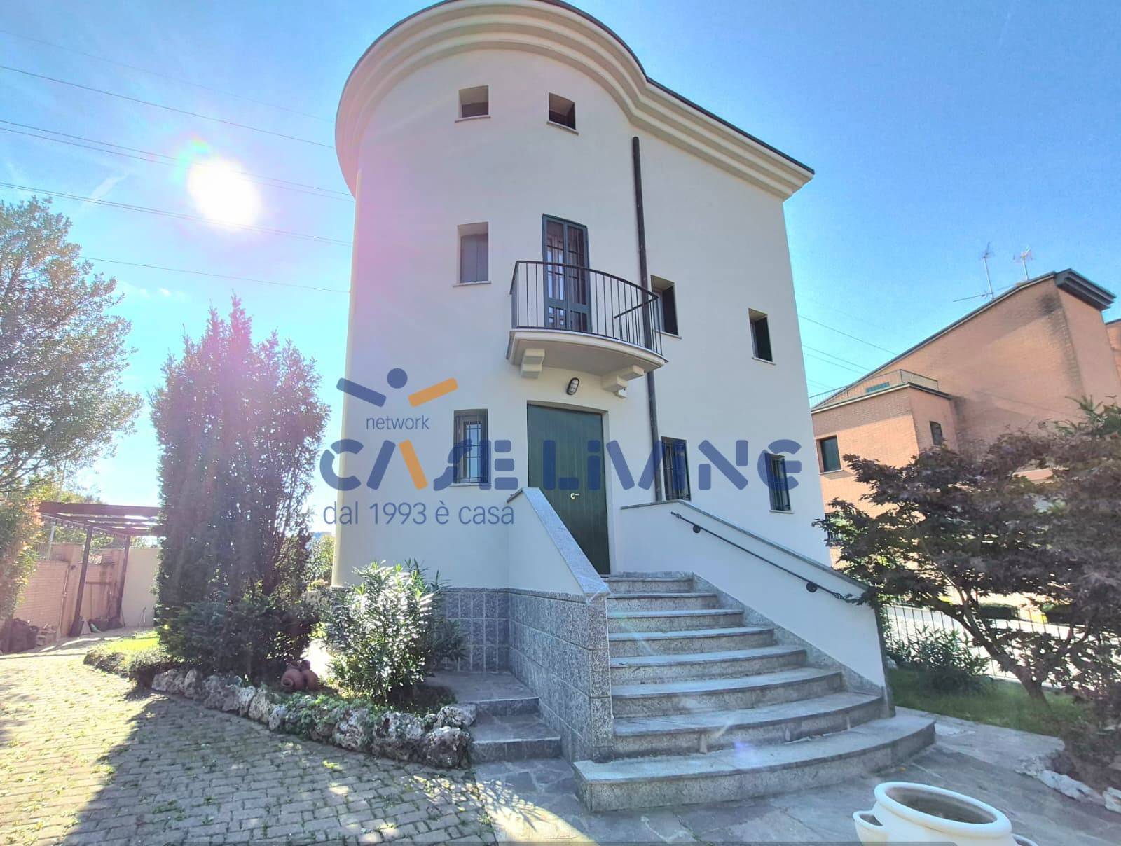 Villa in vendita a Bollate