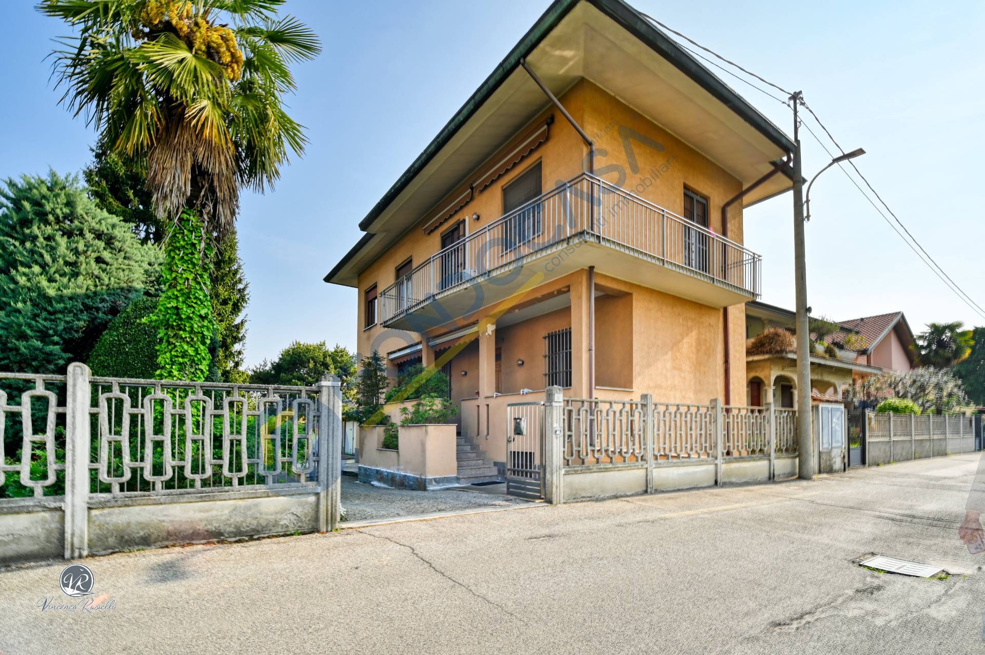 Villa in vendita a Limbiate, Centro