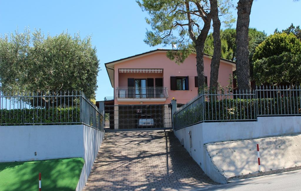 Villa con giardino, Ancona angeli di varano