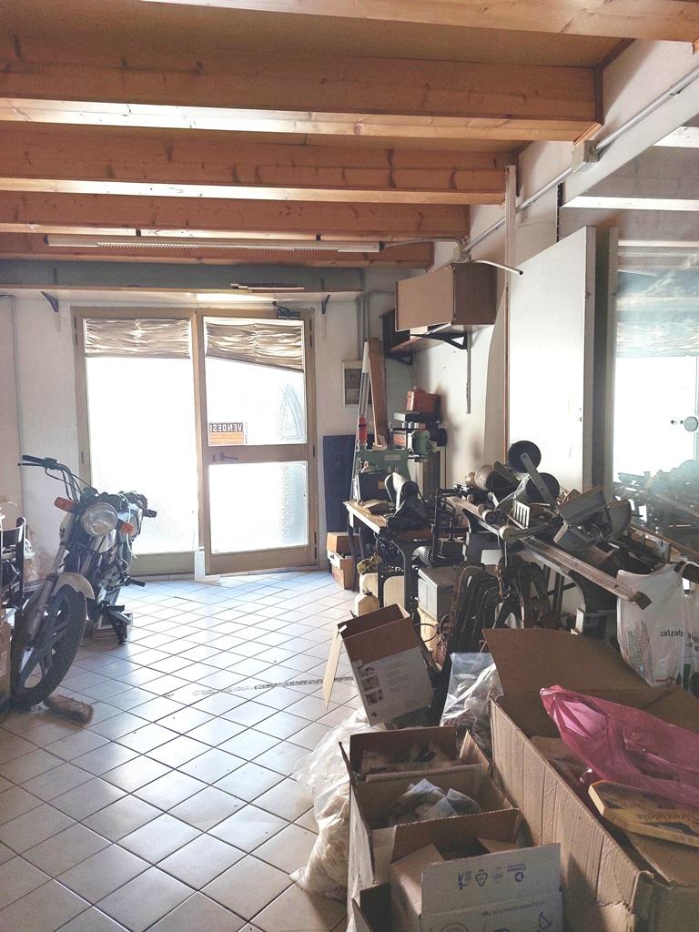 Locale commerciale con giardino, Ancona grazie